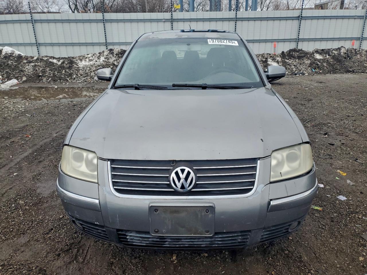 2002 VOLKSWAGEN PASSAT GLS photo 9