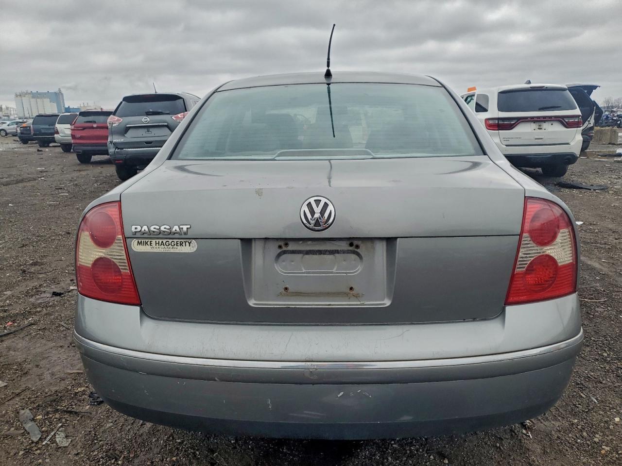 2002 VOLKSWAGEN PASSAT GLS photo 11