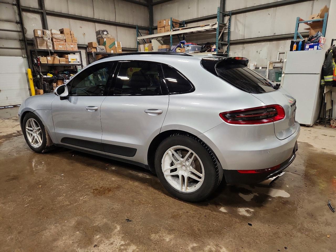 2015 PORSCHE MACAN S photo 2