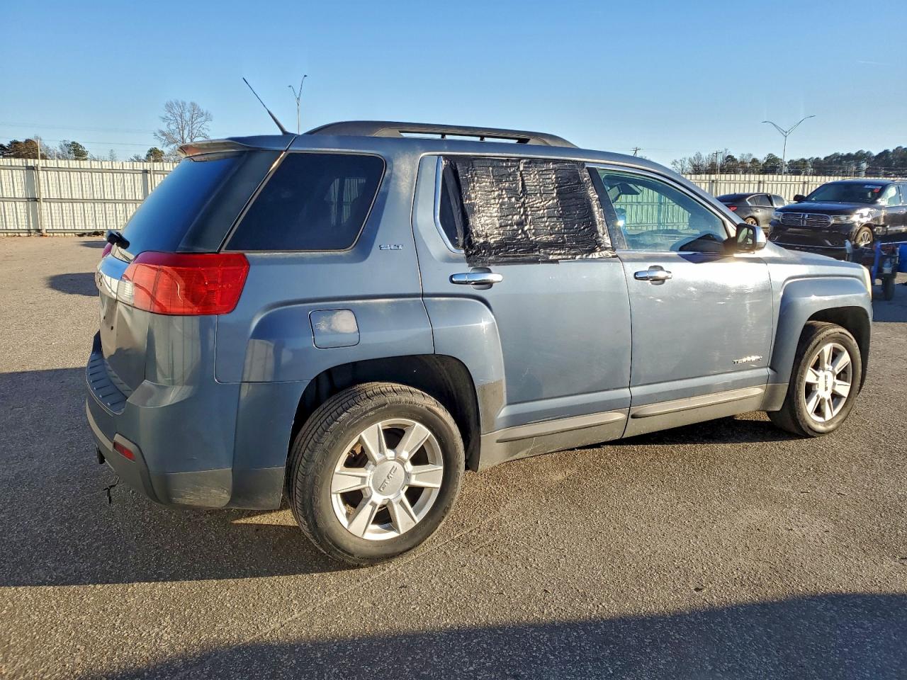 2012 GMC TERRAIN SLT photo 3