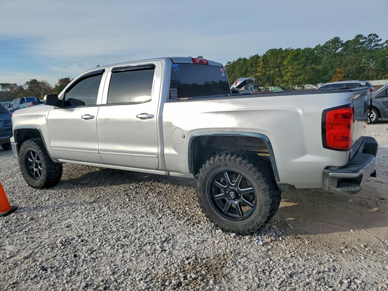 2015 CHEVROLET SILVERADO K1500 LT photo 2