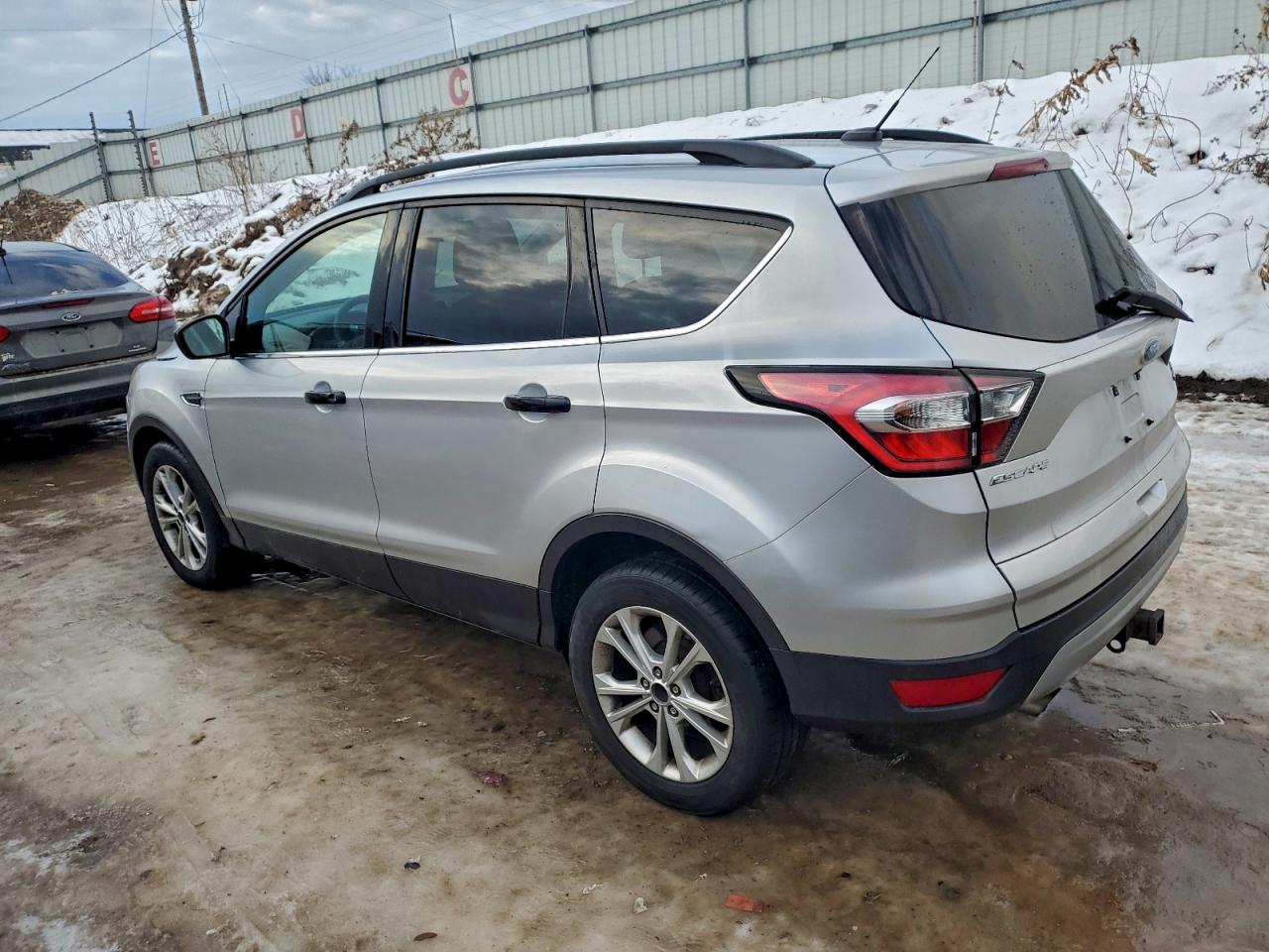 2017 FORD ESCAPE SE photo 2