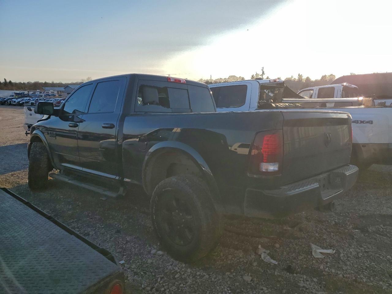 2018 RAM 3500 LARAMIE photo 4