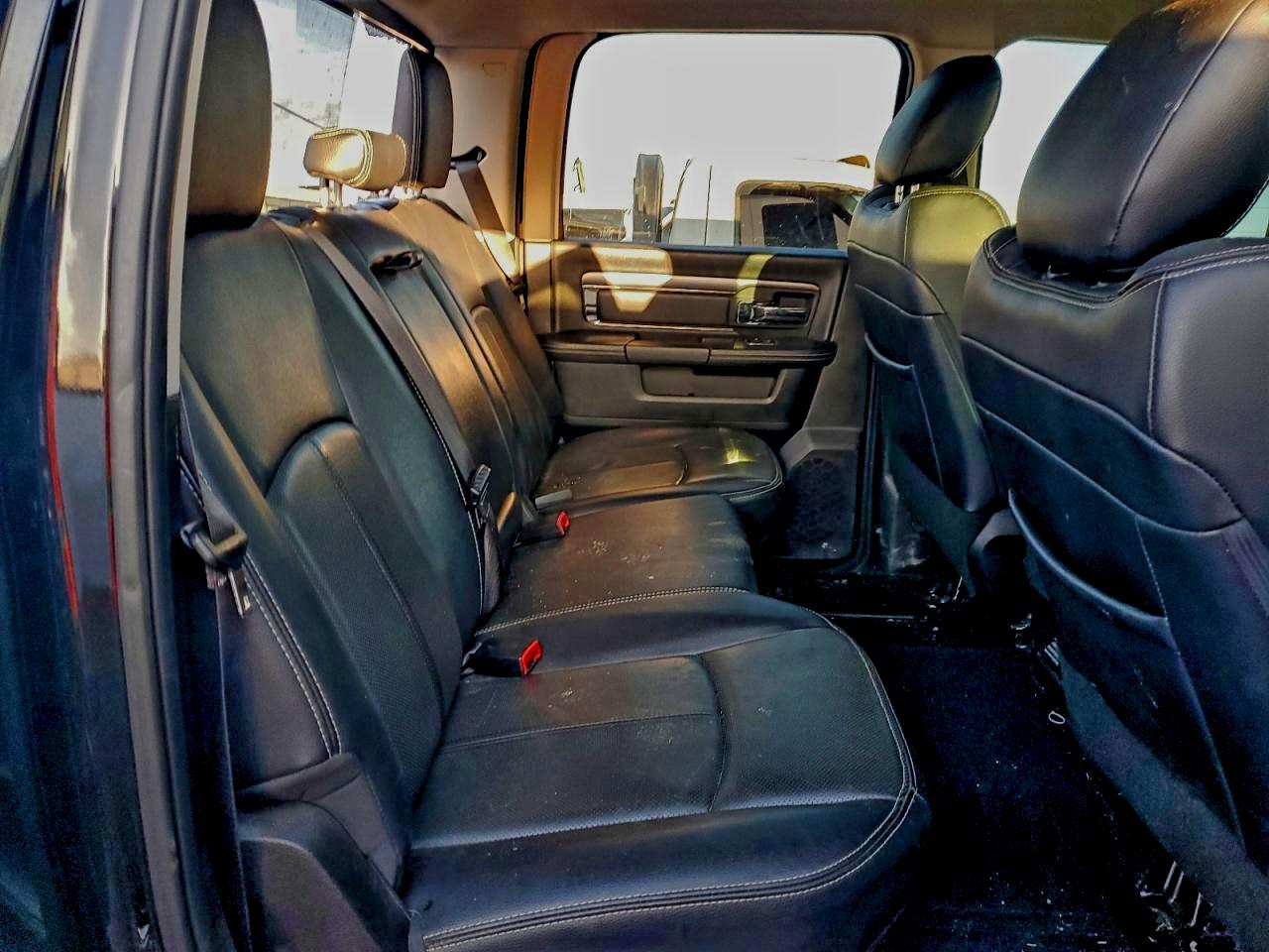 2018 RAM 3500 LARAMIE photo 28