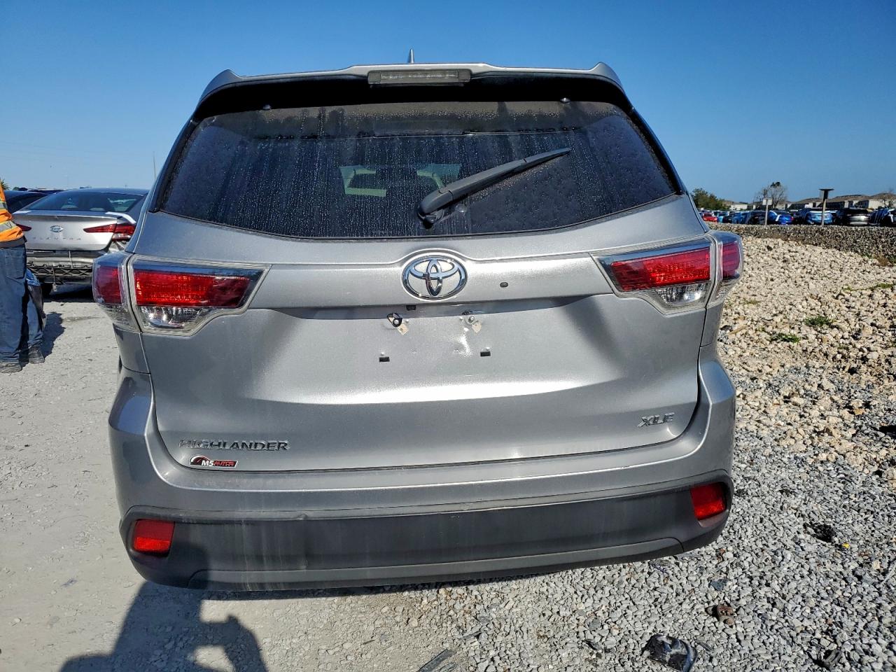 2016 TOYOTA HIGHLANDER XLE photo 6