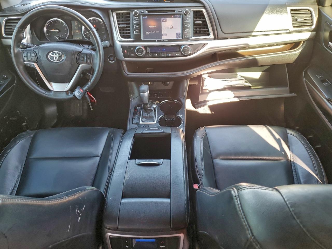 2016 TOYOTA HIGHLANDER XLE photo 8