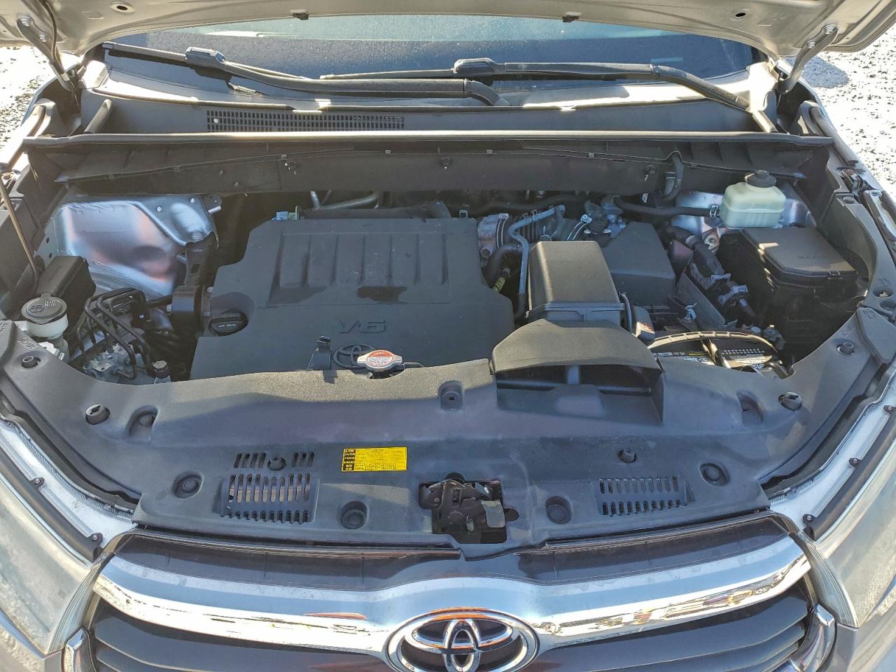 2016 TOYOTA HIGHLANDER XLE photo 12