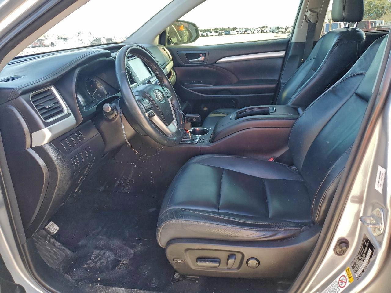 2016 TOYOTA HIGHLANDER XLE photo 7