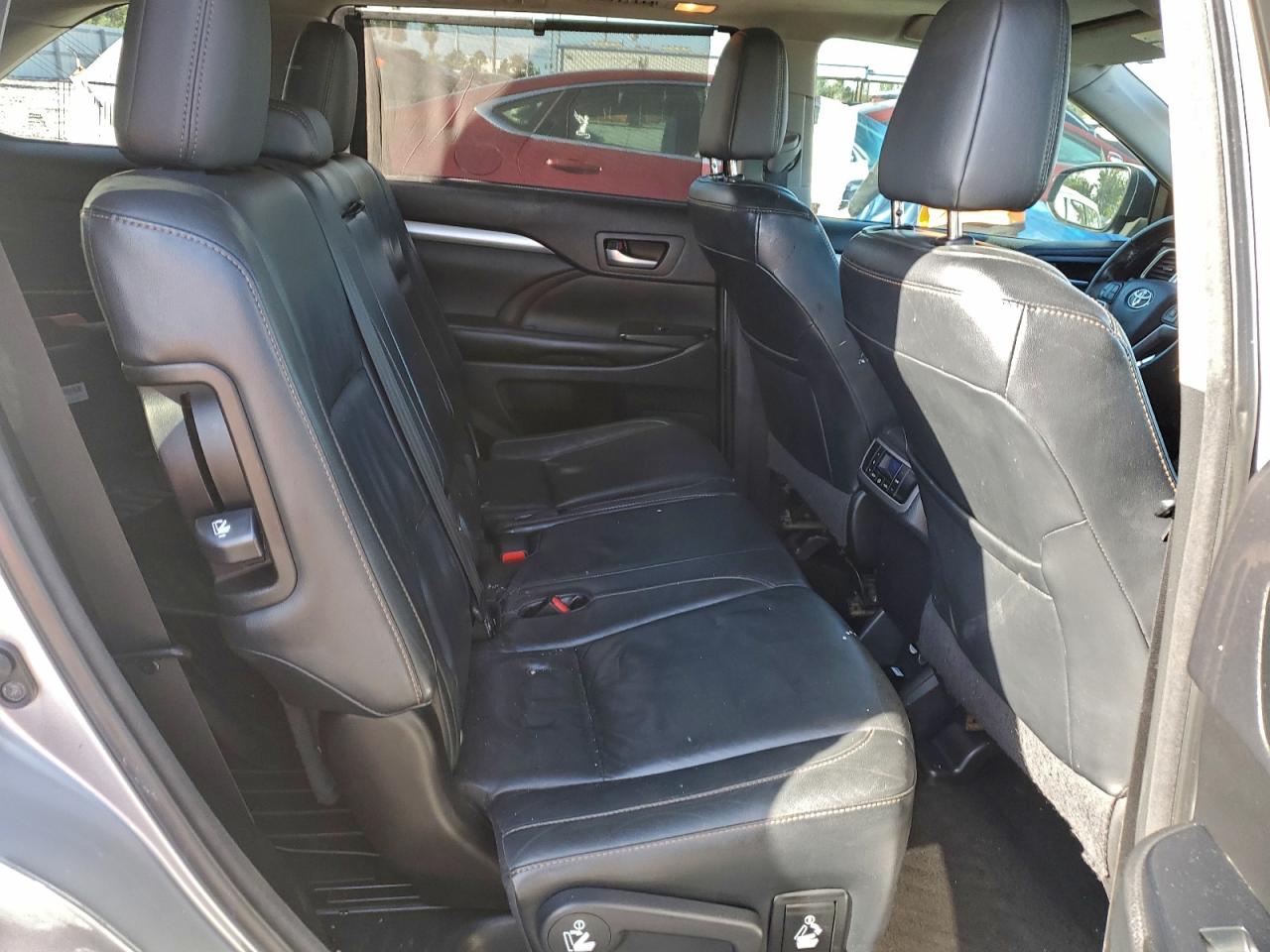 2016 TOYOTA HIGHLANDER XLE photo 11