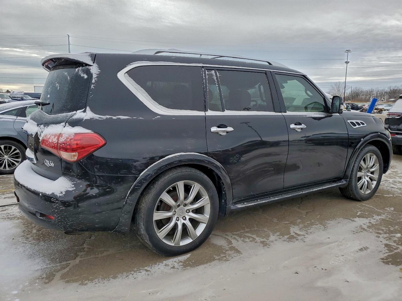 2011 INFINITI QX56 photo 7