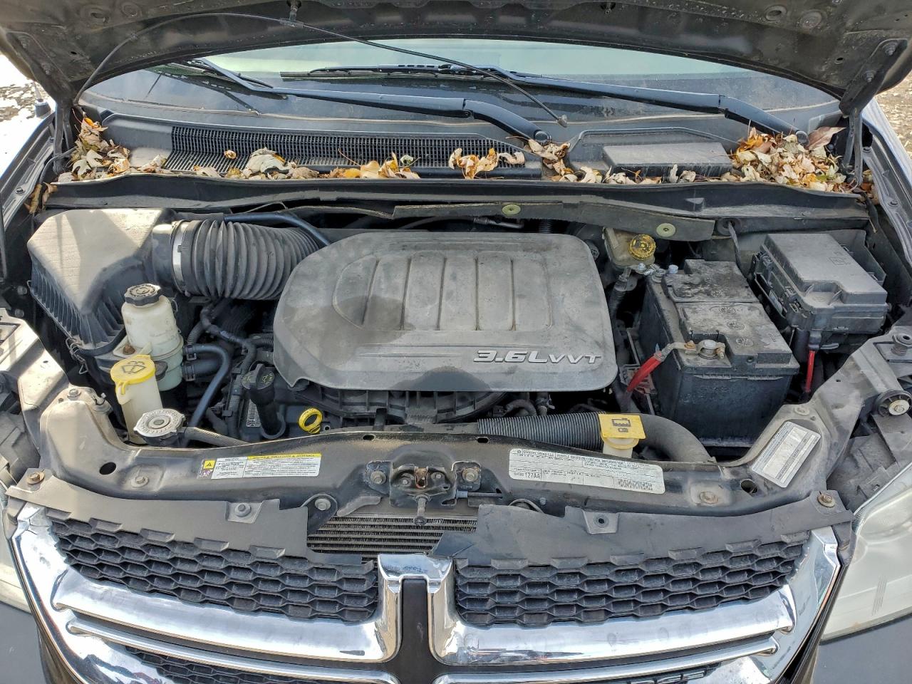 2011 DODGE GRAND CARAVAN CREW photo 12