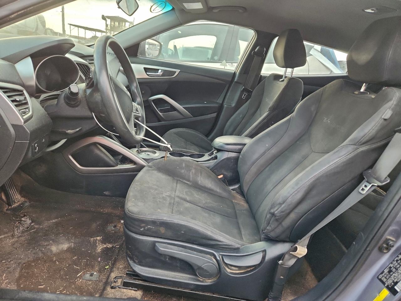 2016 HYUNDAI VELOSTER photo 13