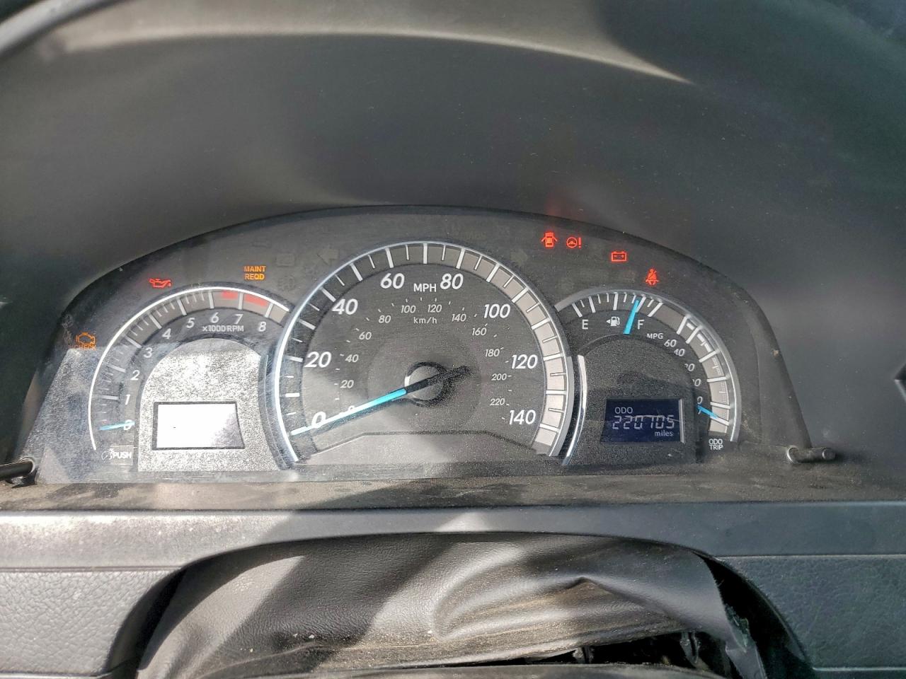 2014 TOYOTA CAMRY L photo 25