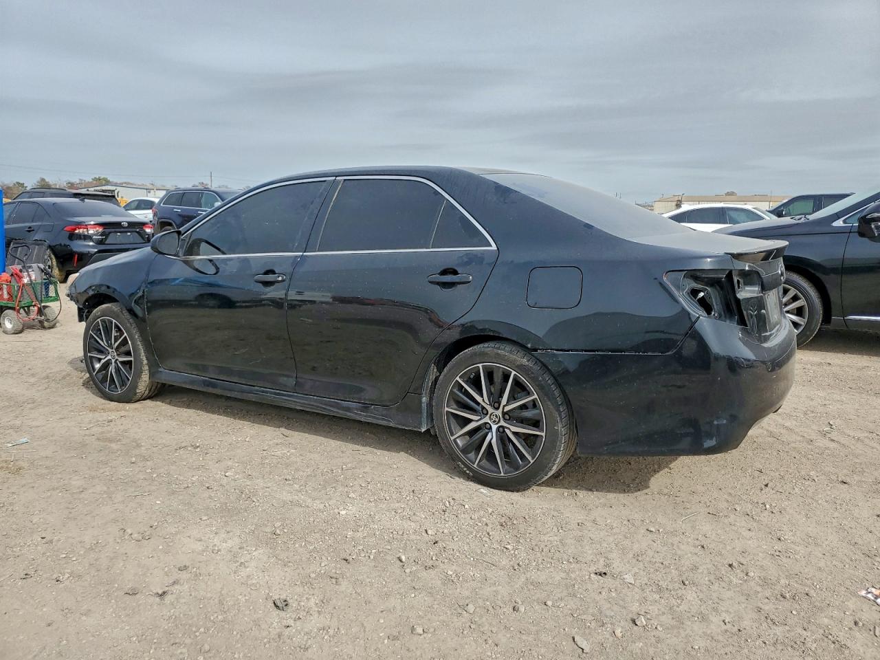 2014 TOYOTA CAMRY L photo 4