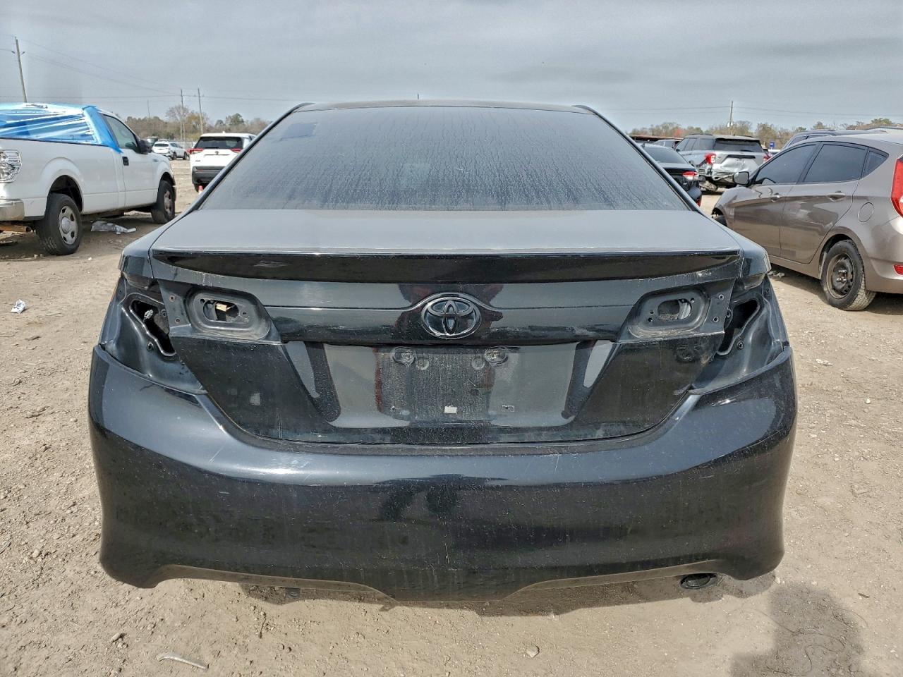 2014 TOYOTA CAMRY L photo 16