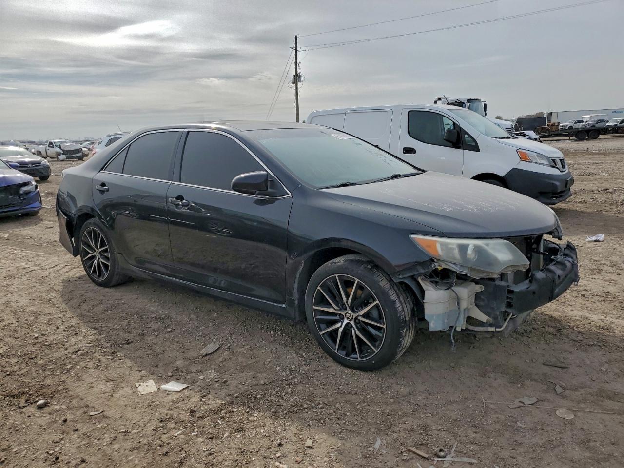 2014 TOYOTA CAMRY L photo 10