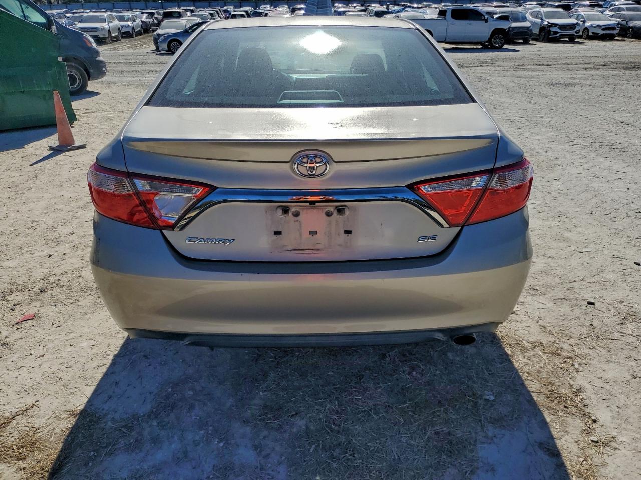 2017 TOYOTA CAMRY LE photo 6