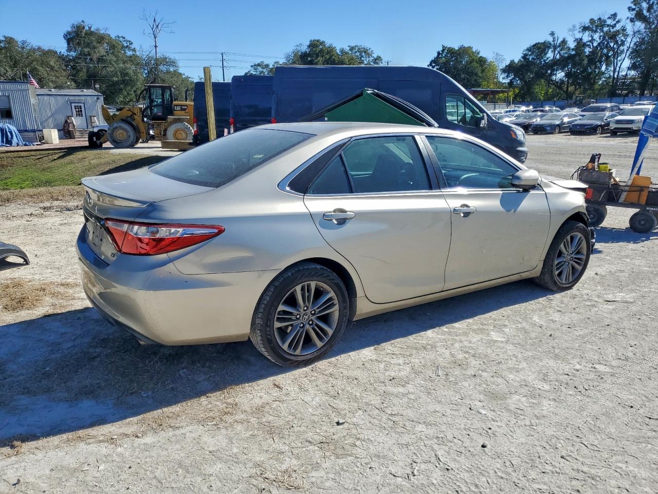 2017 TOYOTA CAMRY LE photo 3