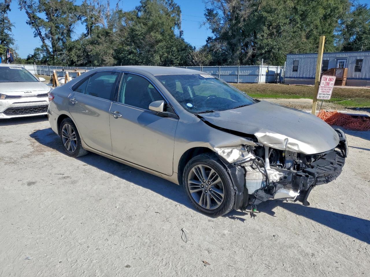 2017 TOYOTA CAMRY LE photo 4