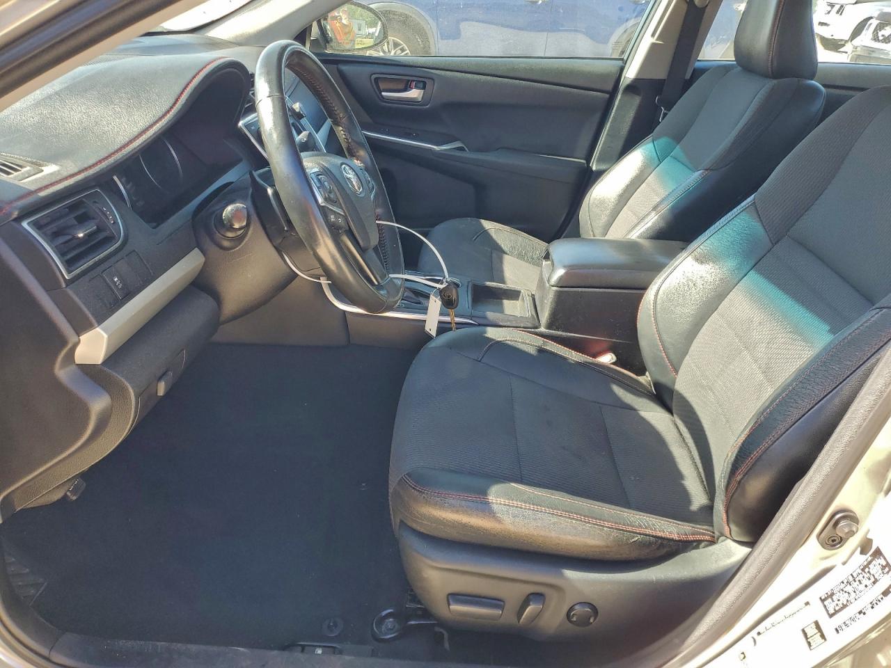 2017 TOYOTA CAMRY LE photo 7