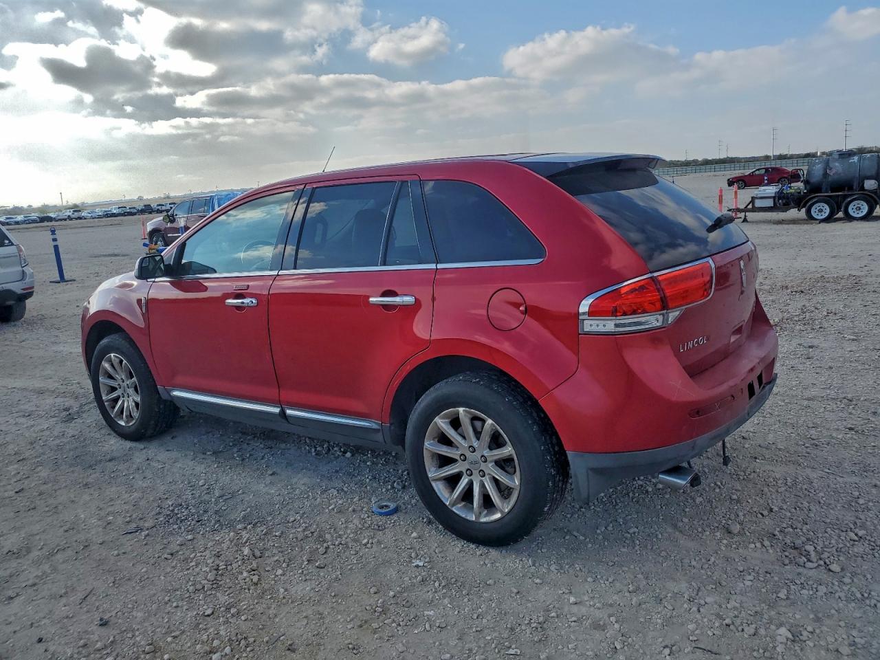2011 LINCOLN MKX photo 3