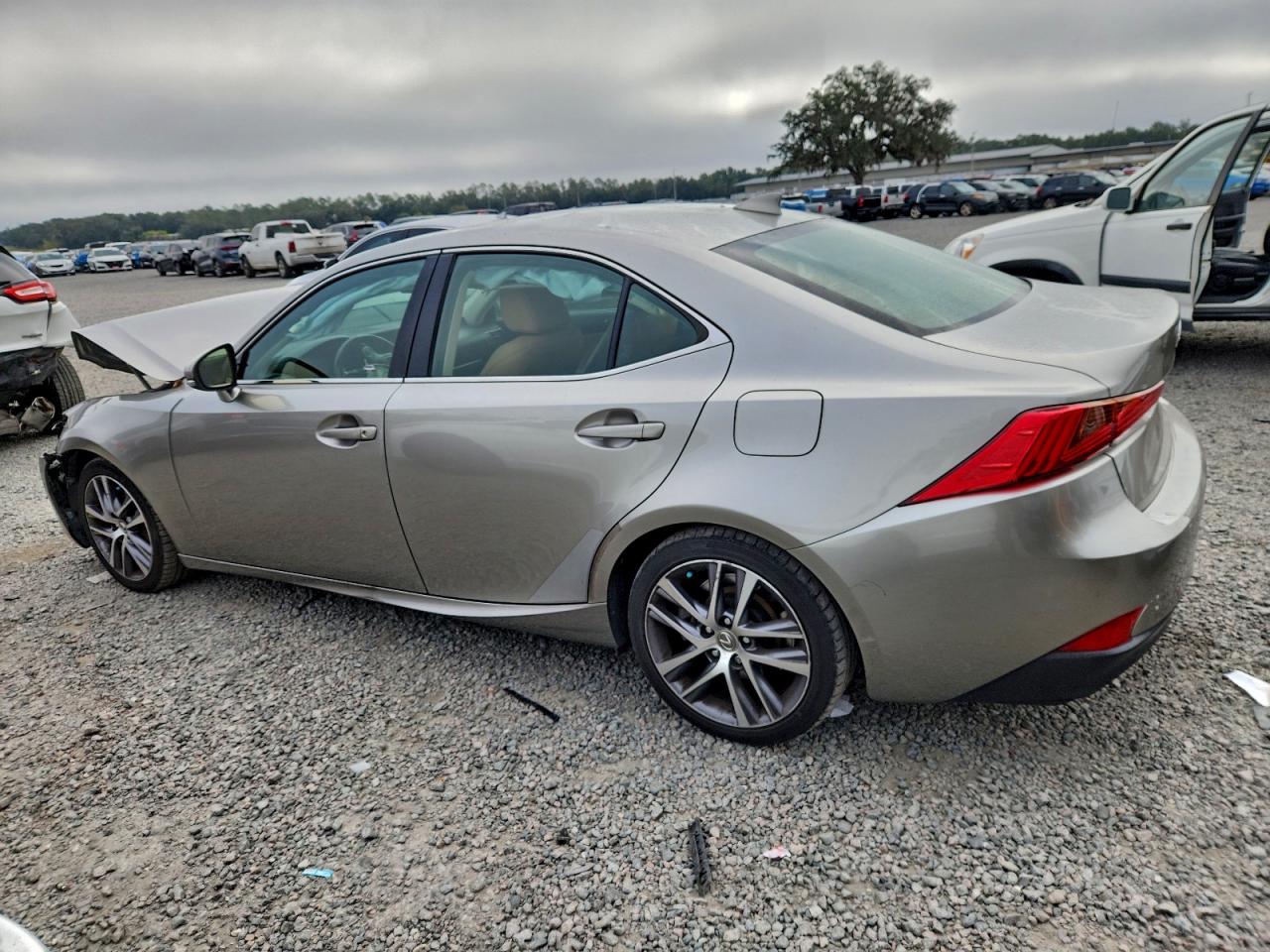 2018 LEXUS IS 300 photo 4