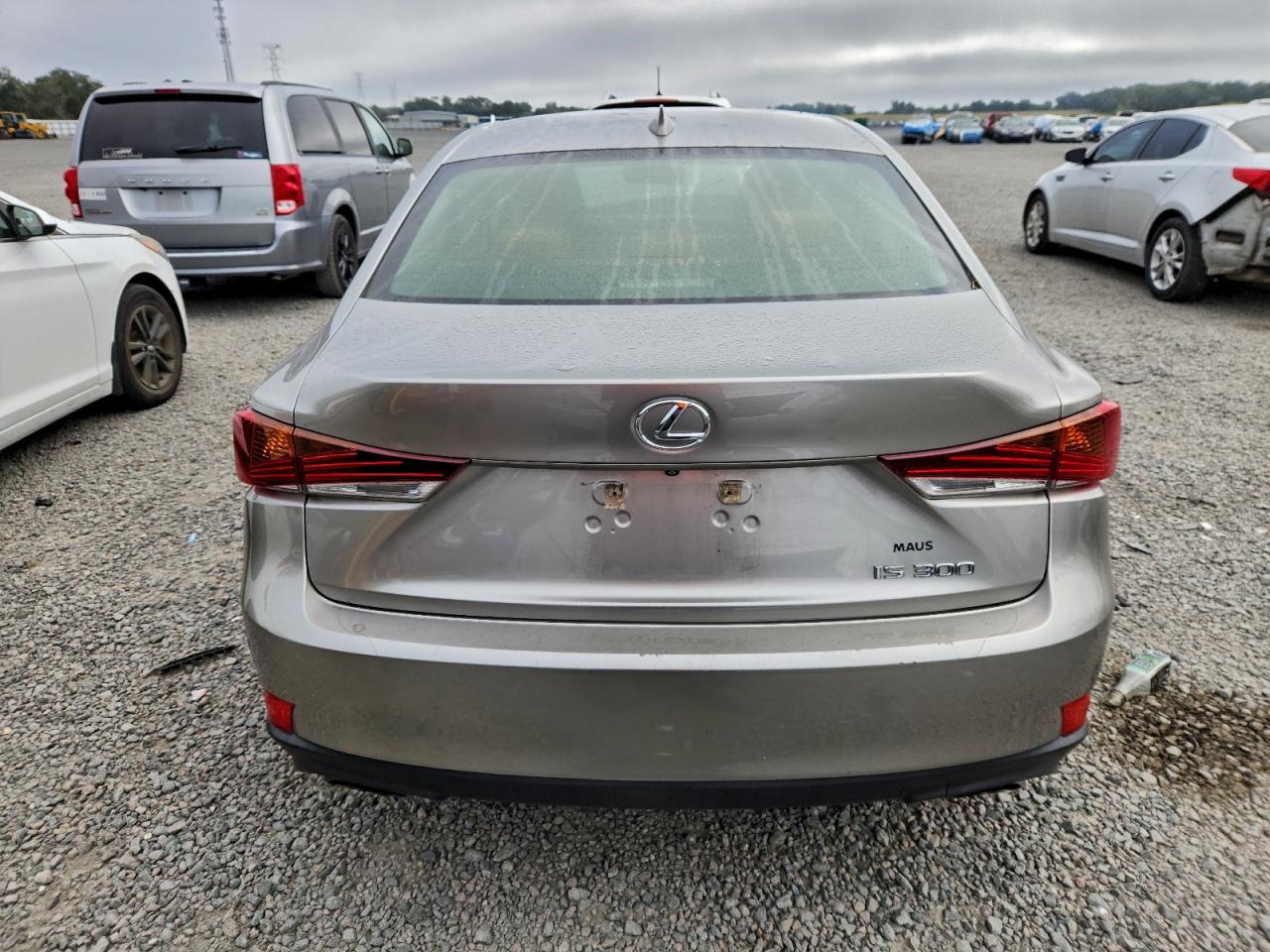 2018 LEXUS IS 300 photo 16