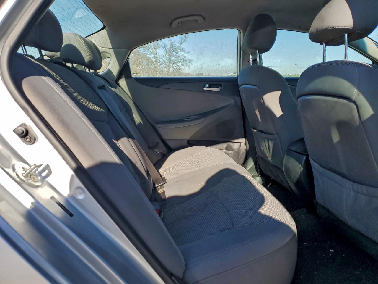 2012 HYUNDAI SONATA GLS photo 28