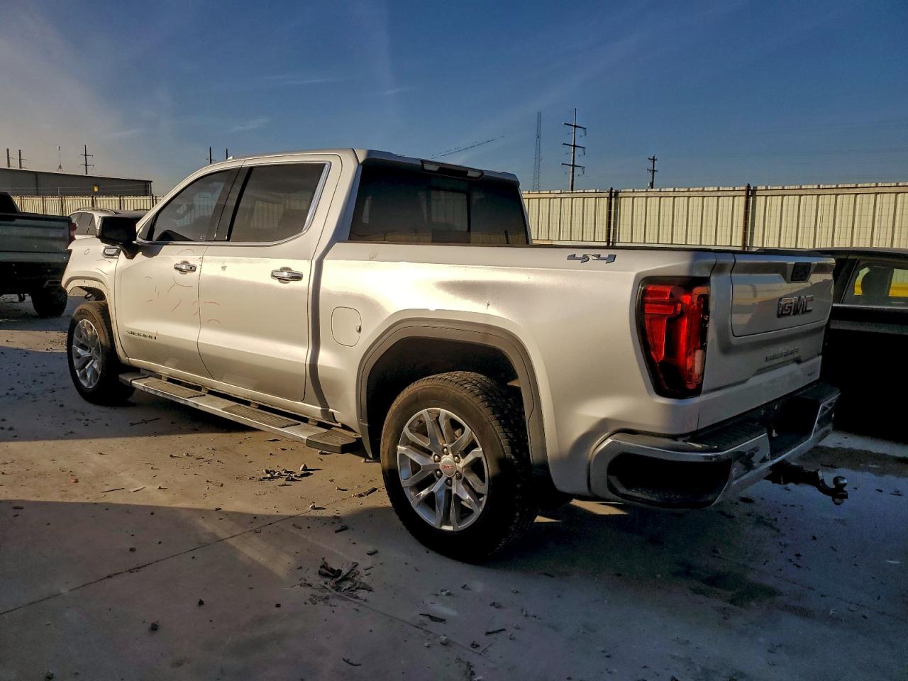 2019 GMC SIERRA K1500 SLT photo 2