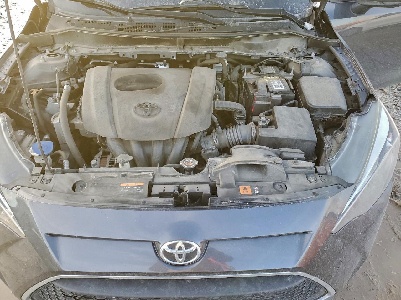 2019 TOYOTA YARIS photo 11