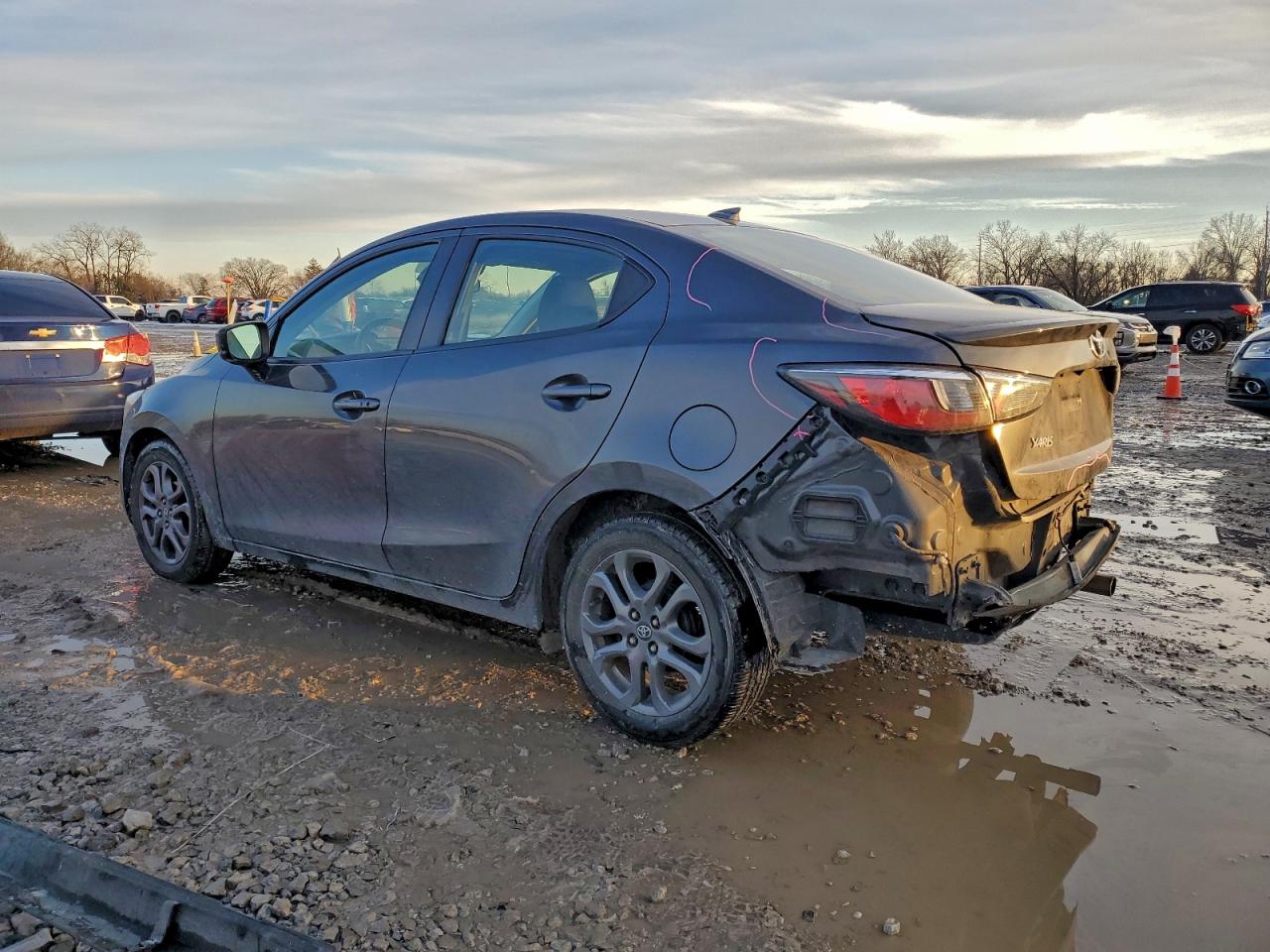 2019 TOYOTA YARIS photo 2