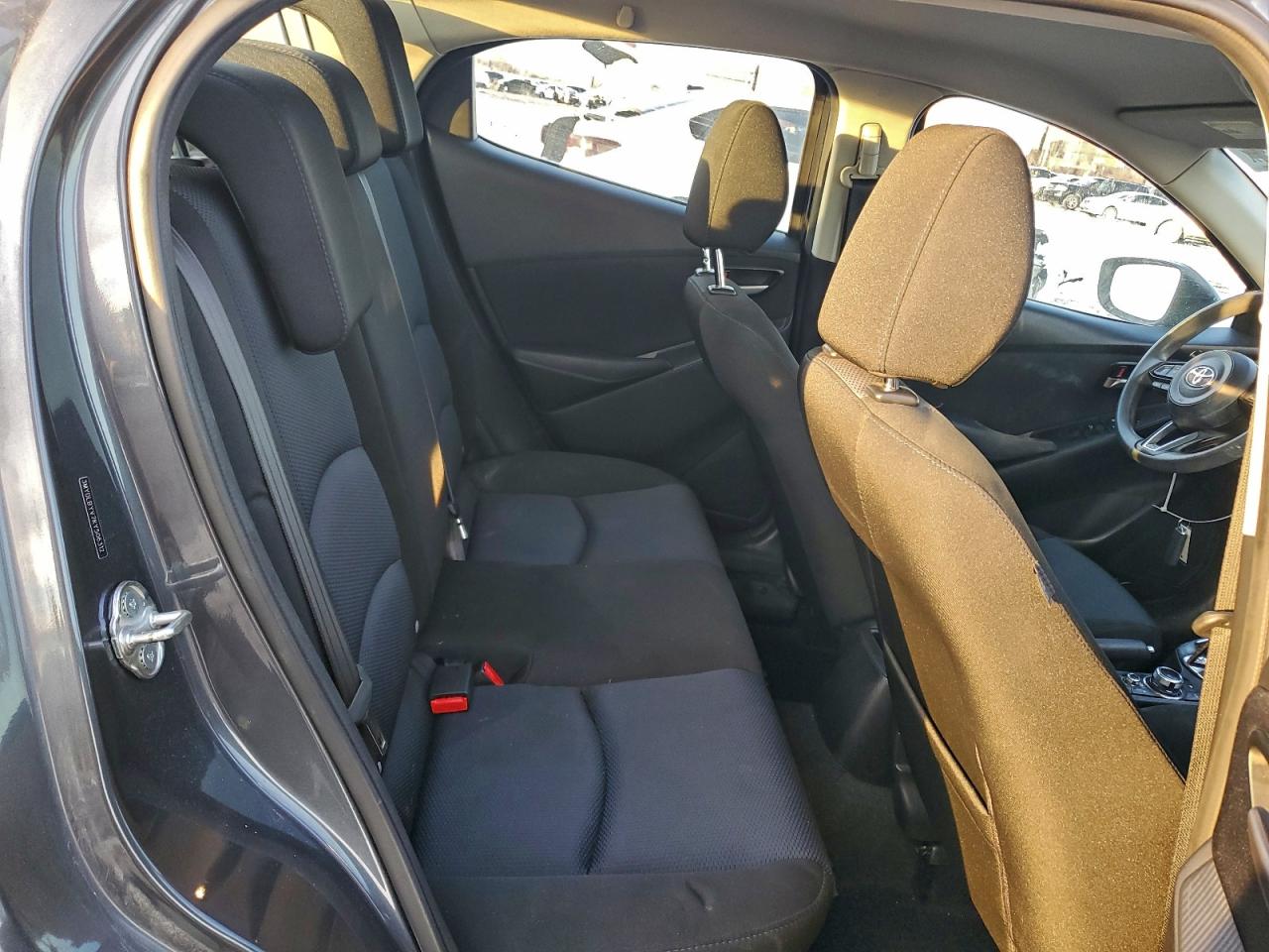 2019 TOYOTA YARIS photo 10