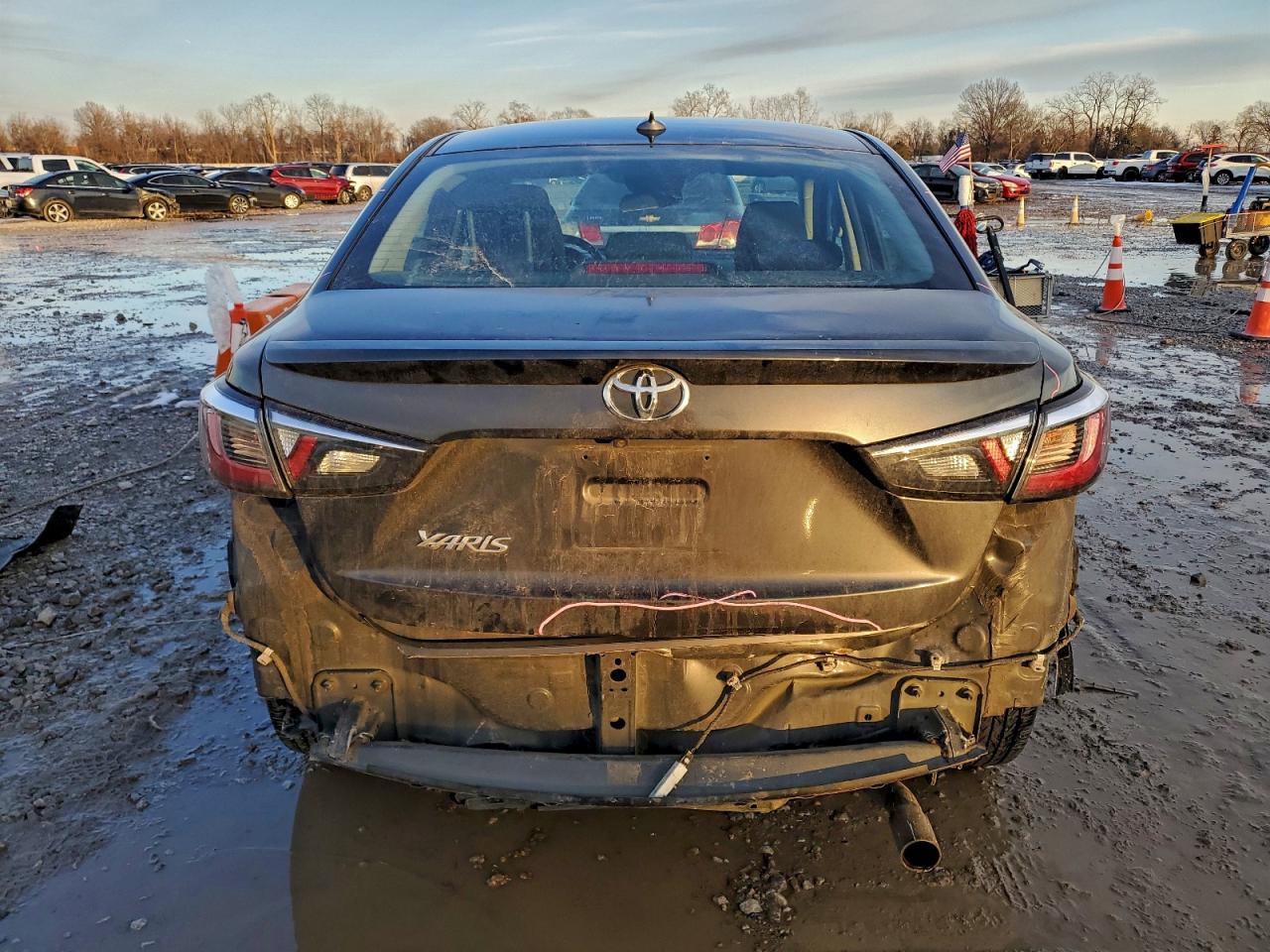 2019 TOYOTA YARIS photo 6