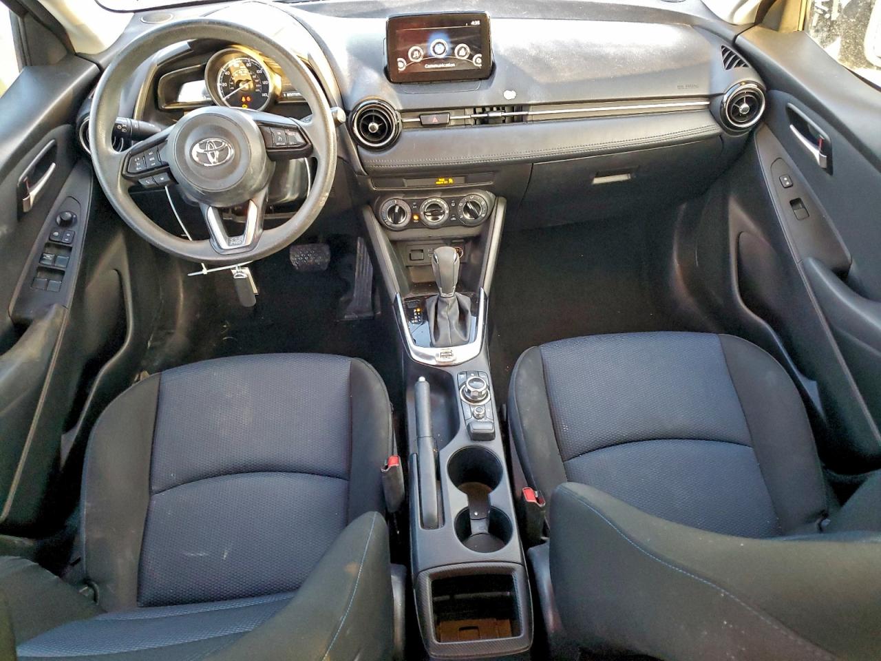 2019 TOYOTA YARIS photo 8