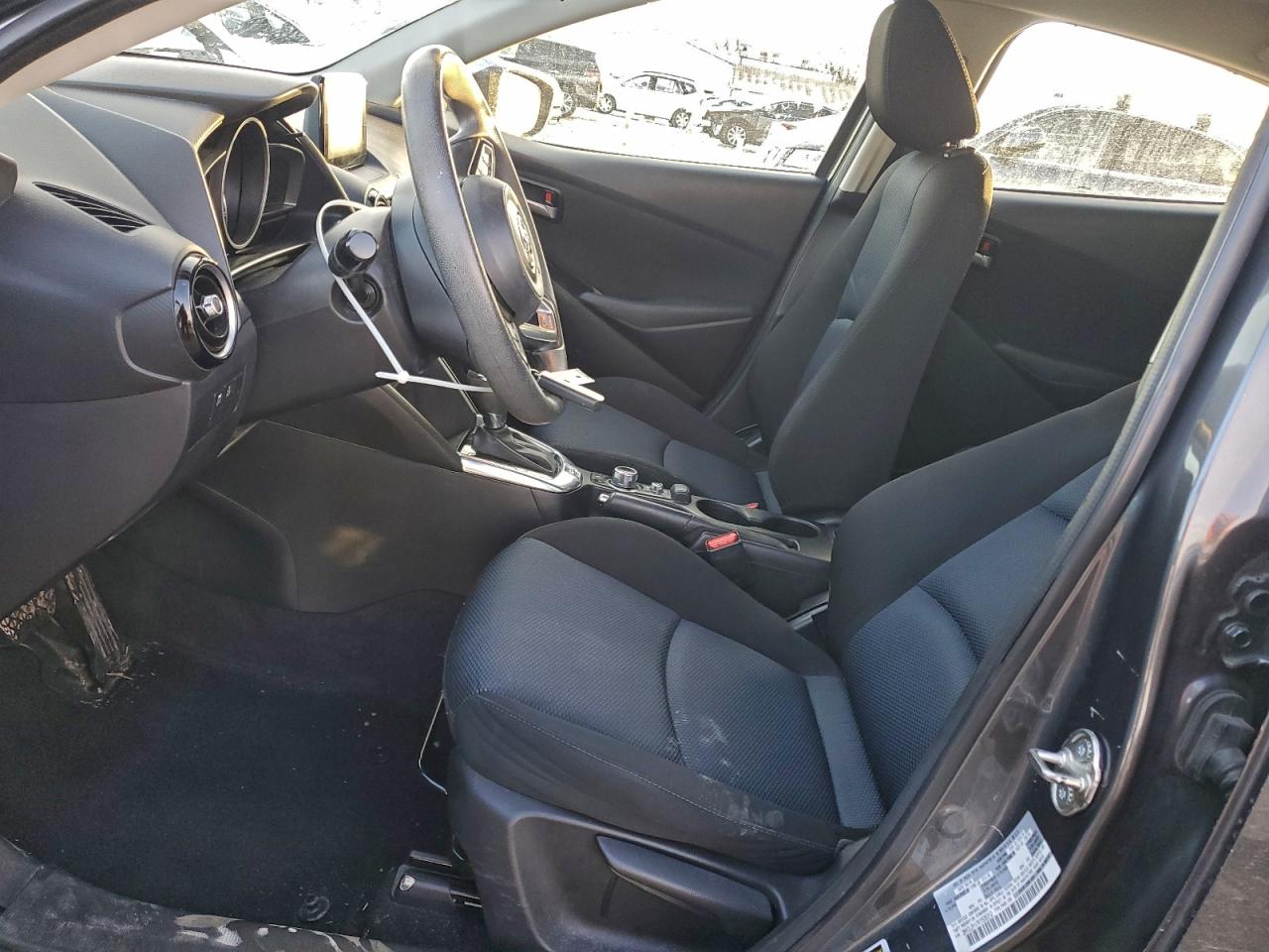 2019 TOYOTA YARIS photo 7