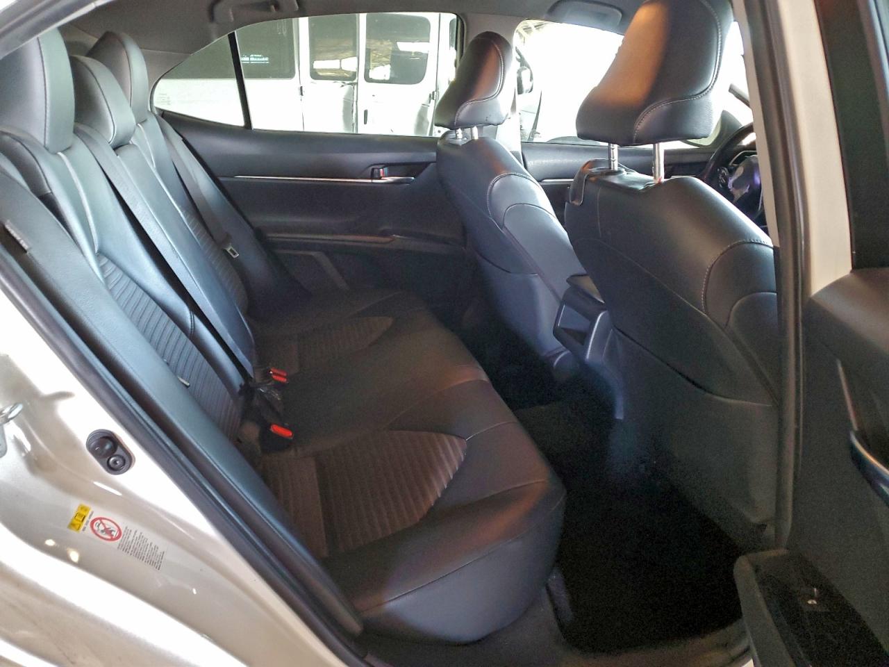 2018 TOYOTA CAMRY L photo 10