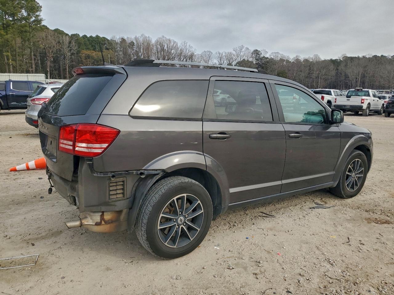 2018 DODGE JOURNEY SE photo 3