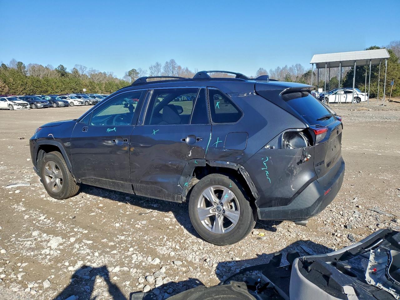 2022 TOYOTA RAV4 XLE photo 2