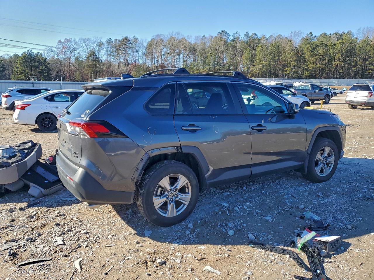 2022 TOYOTA RAV4 XLE photo 3