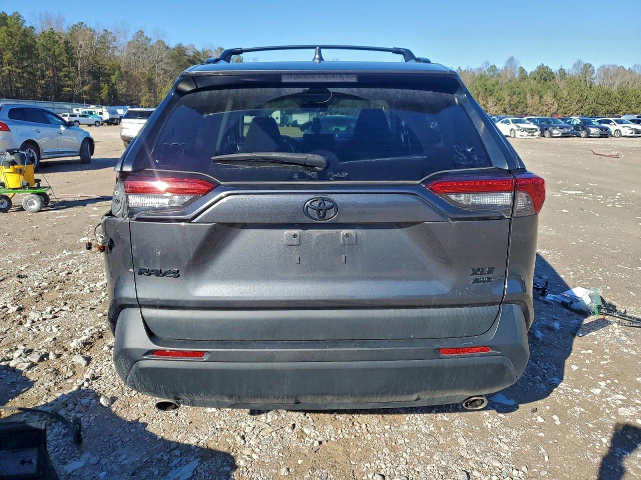 2022 TOYOTA RAV4 XLE photo 6
