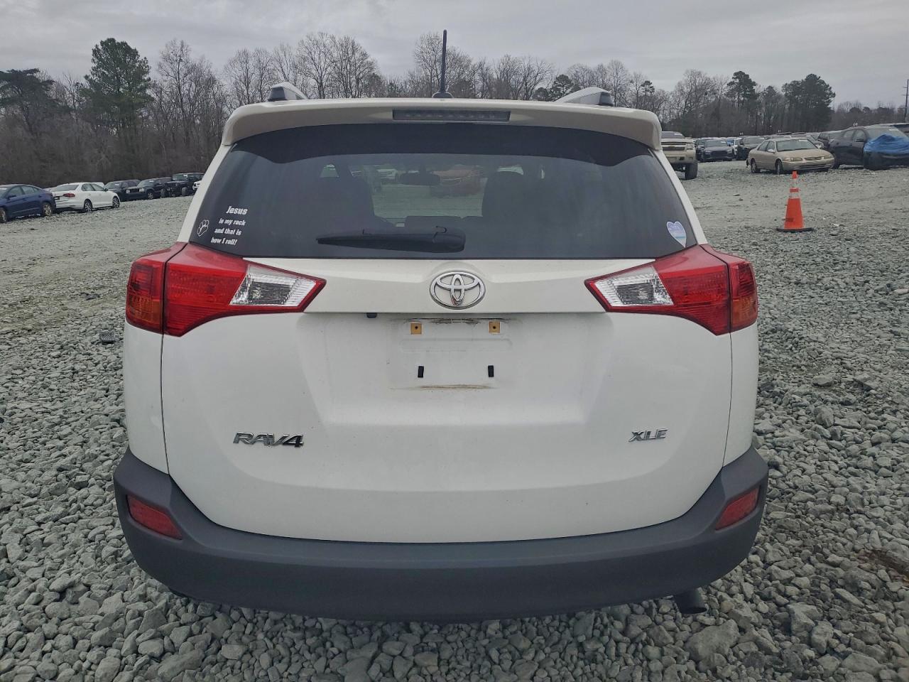 2015 TOYOTA RAV4 XLE photo 6