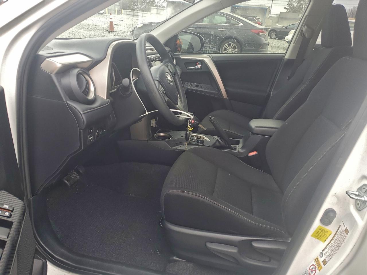 2015 TOYOTA RAV4 XLE photo 7