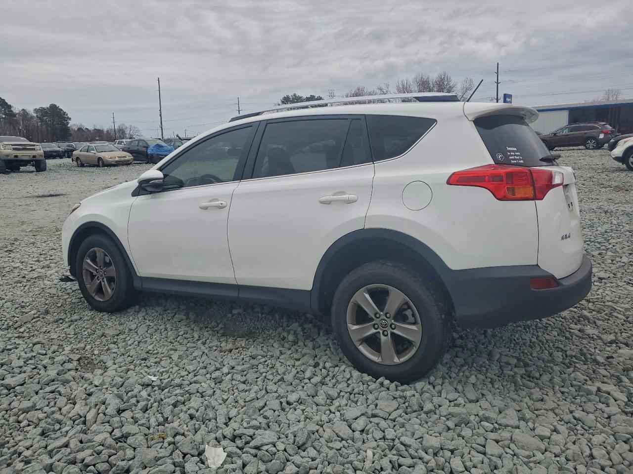 2015 TOYOTA RAV4 XLE photo 2