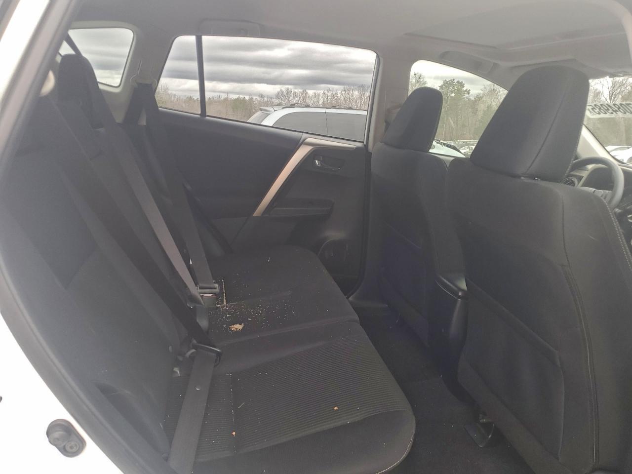 2015 TOYOTA RAV4 XLE photo 11