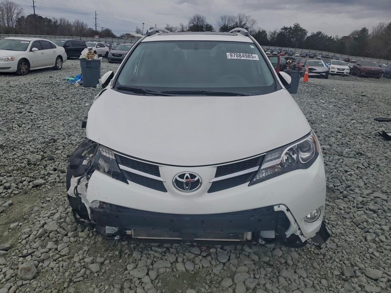 2015 TOYOTA RAV4 XLE photo 5