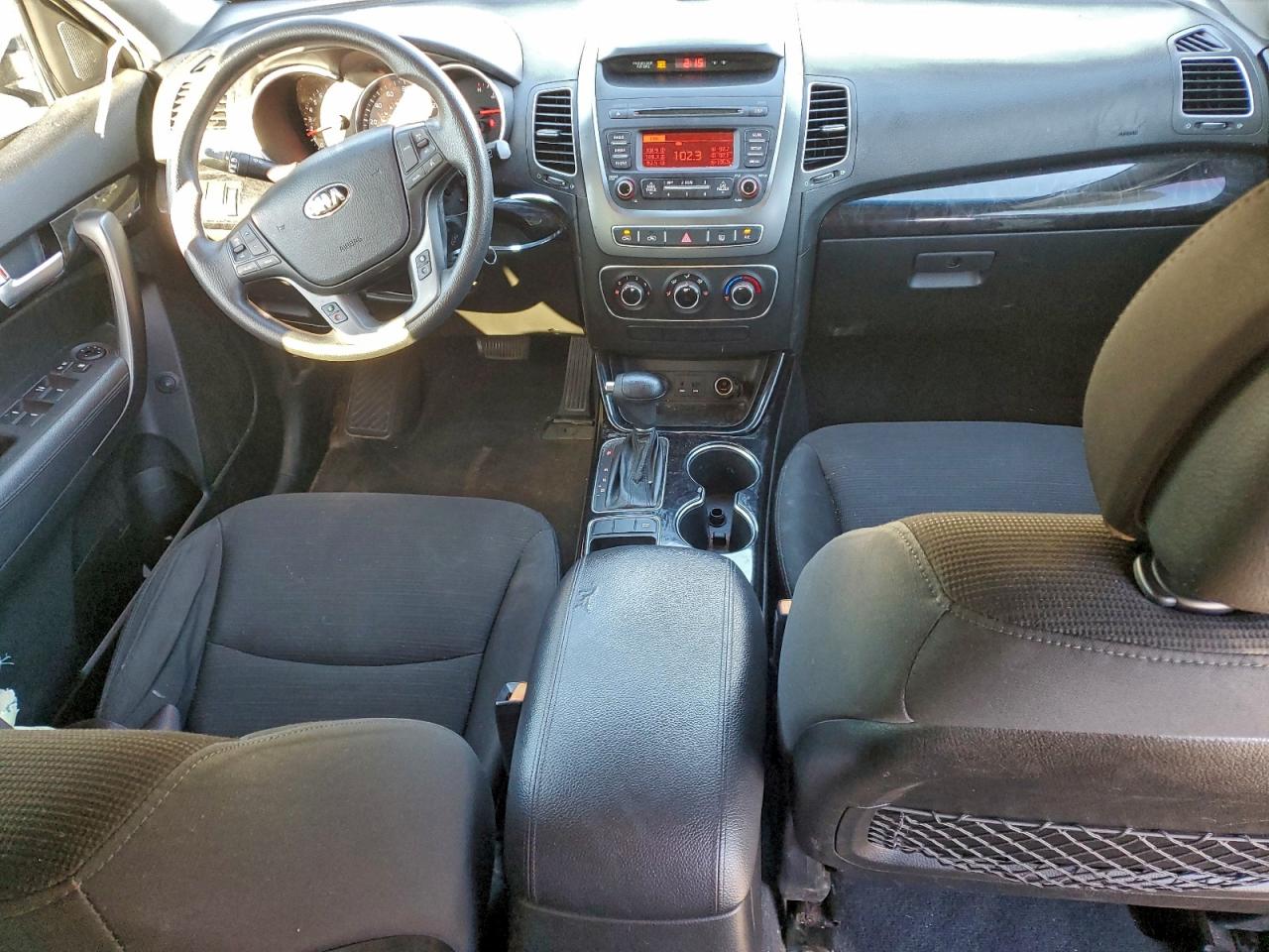 2015 KIA SORENTO LX photo 8