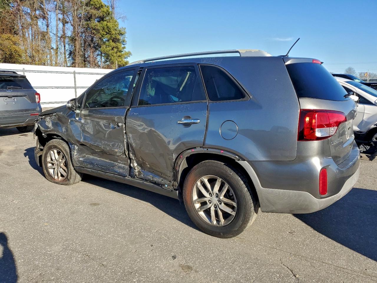 2015 KIA SORENTO LX photo 2