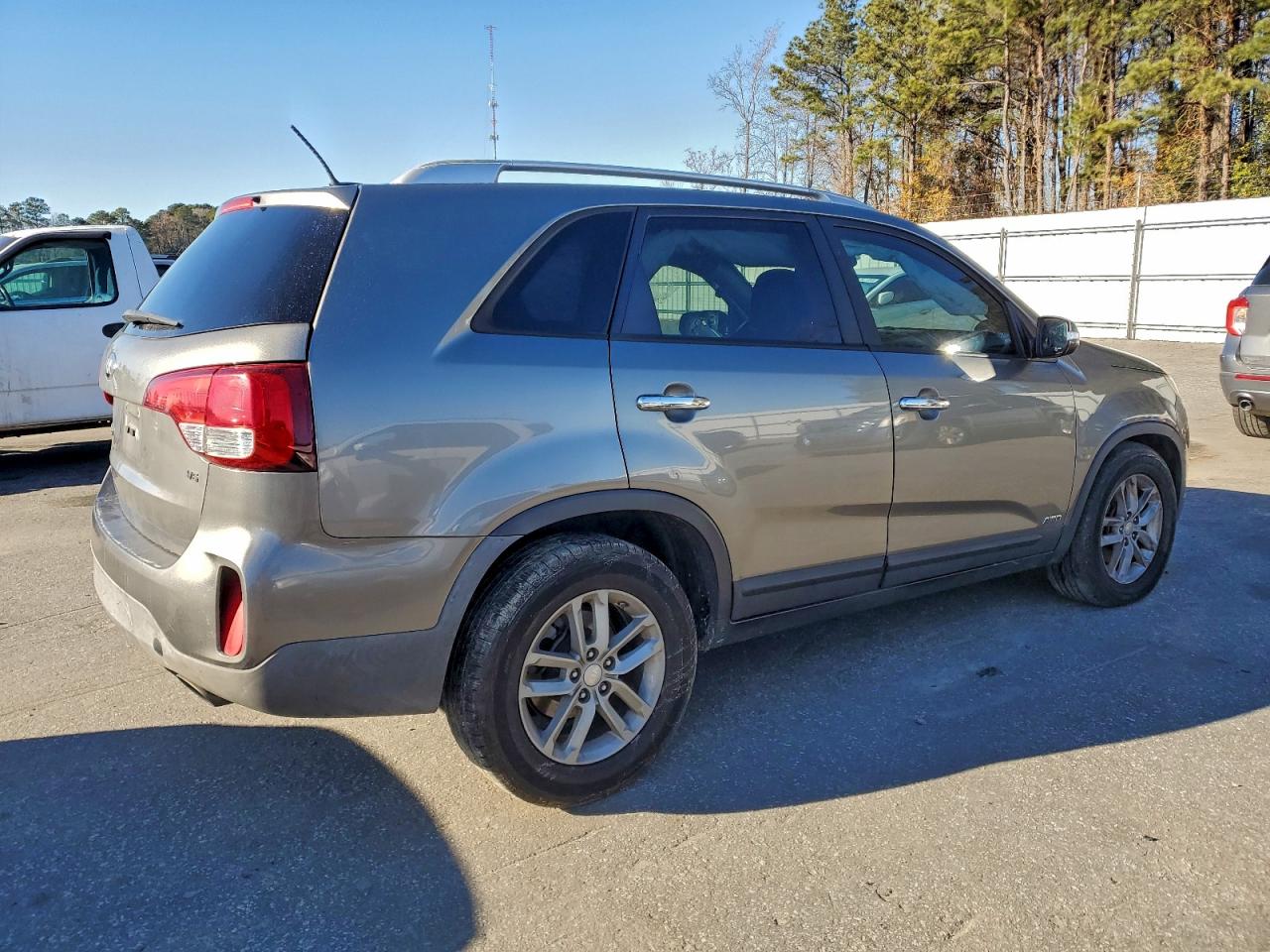 2015 KIA SORENTO LX photo 3