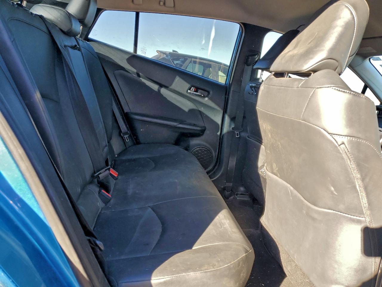 2019 TOYOTA PRIUS photo 28