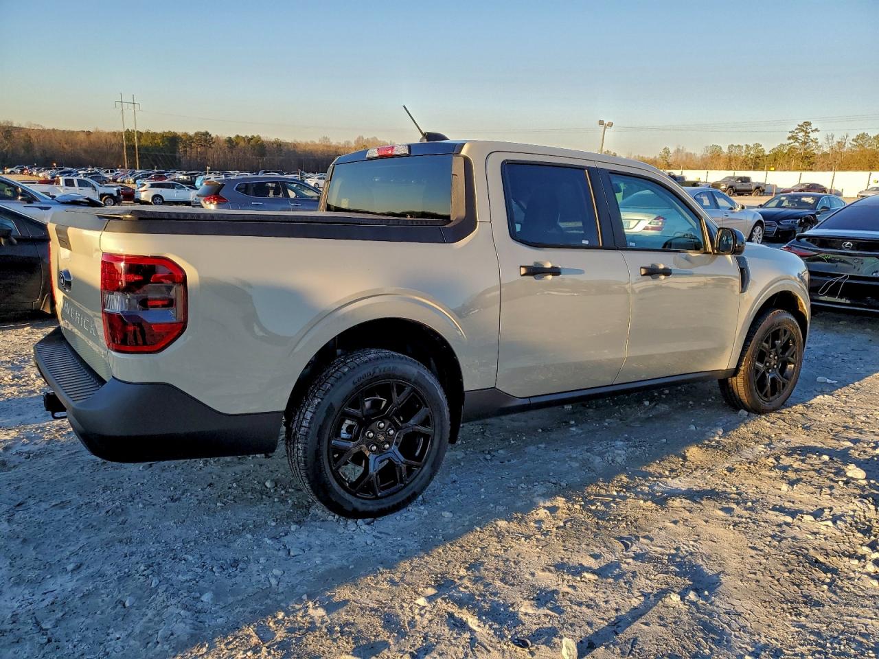 2025 FORD MAVERICK XLT photo 3